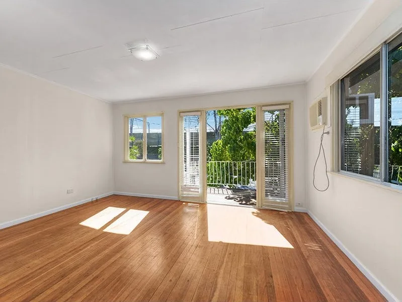 North‑Facing Family Charm in a Prime Location