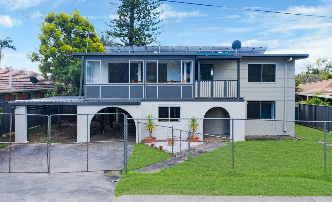 FAMILY HOME WITH MULTIPLE LIVING AREAS