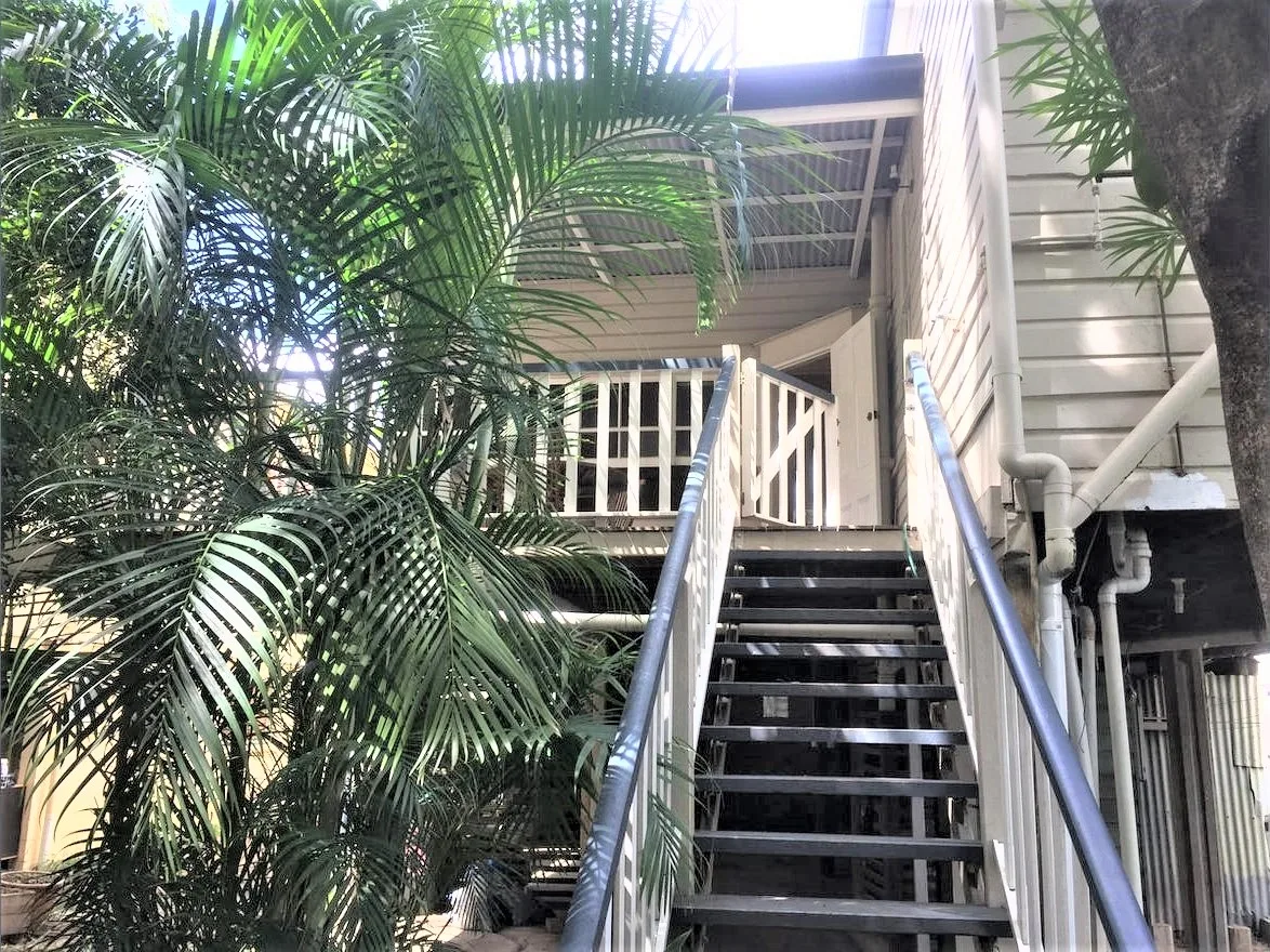 Spacious Queenslander in The Heart of West End