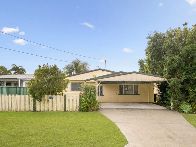 Family-Friendly Rental in Prime Redcliffe Location