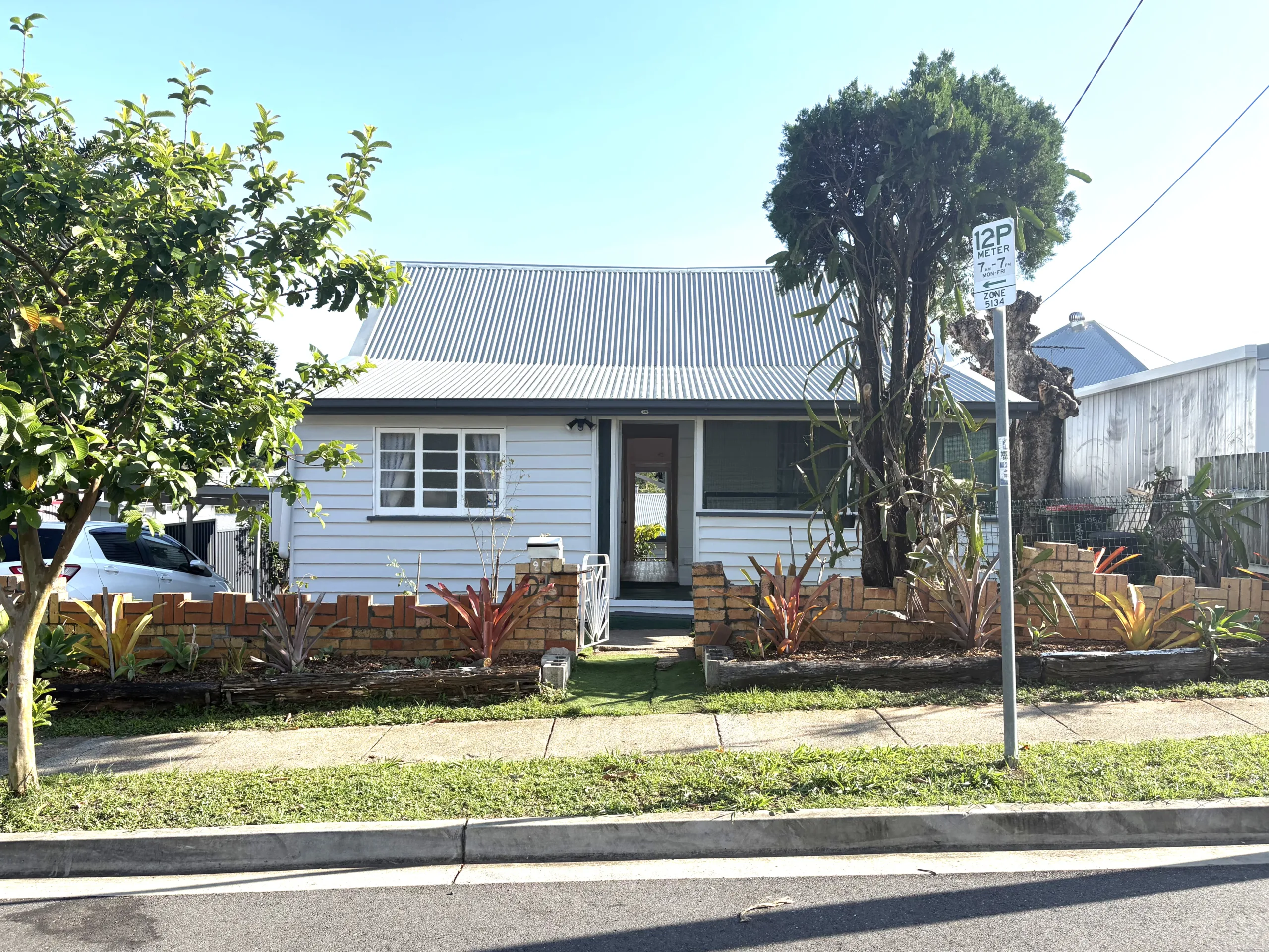 3-Bedroom Classic Queenslander Cottage in Prime South Brisbane Location