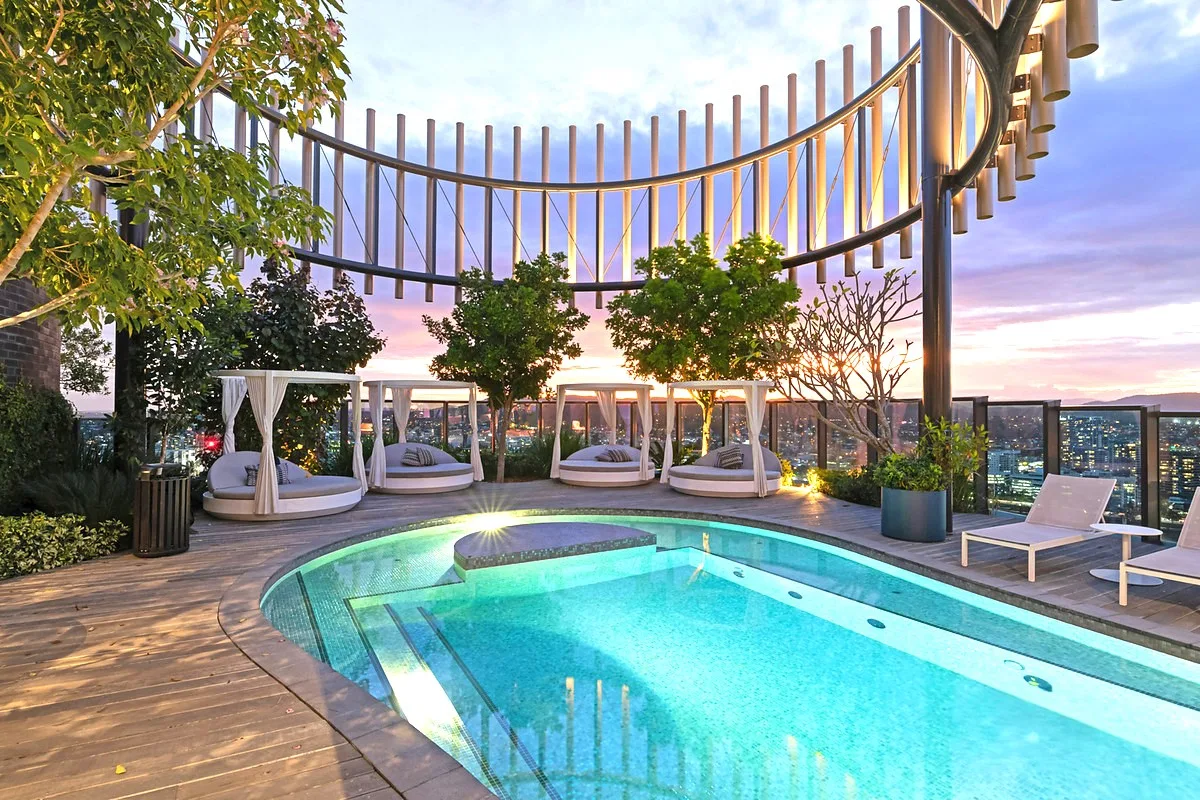 LUXURY LIVING AT ITS BEST – MODERN APARTMENT